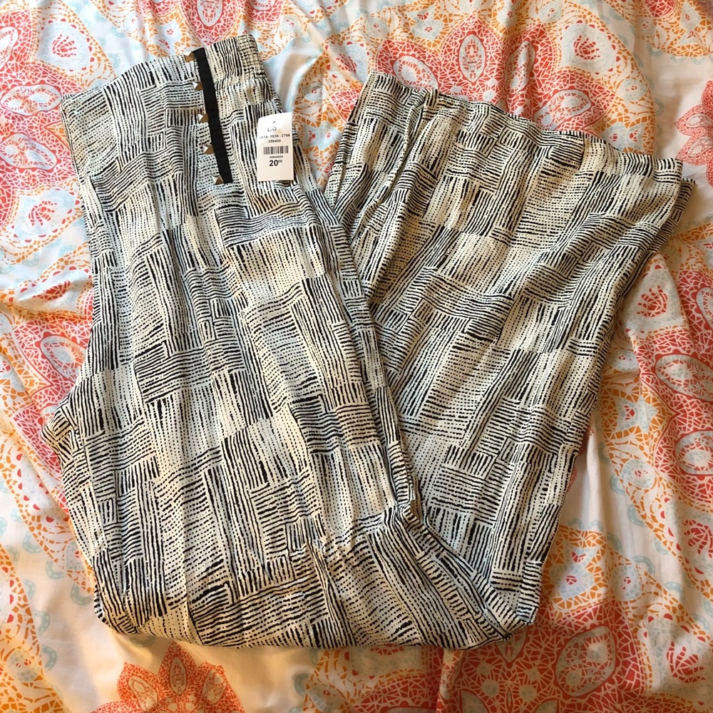 Loose black and white flared bottoms with studs,LG